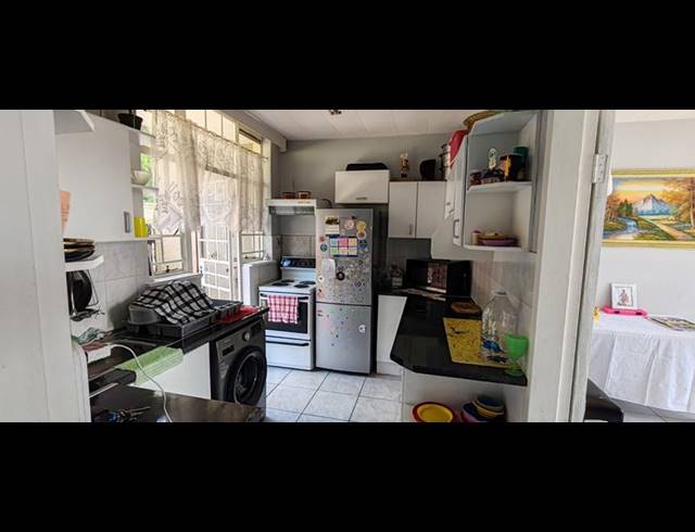 2 BEDROOM TOWNHOUSE FOR SALE IN ROODEPOORT